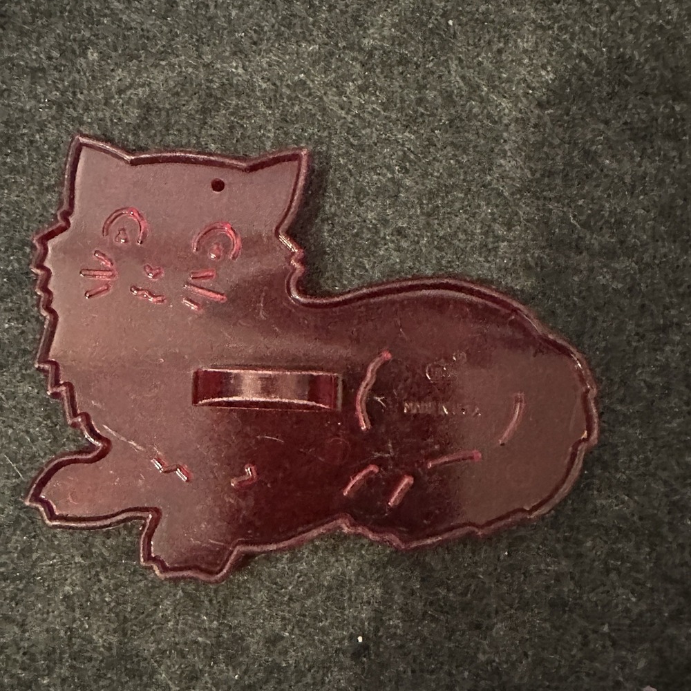 HRM Vintage Design Red Plastic Cookie Cutter - Laying Kitten Cat
